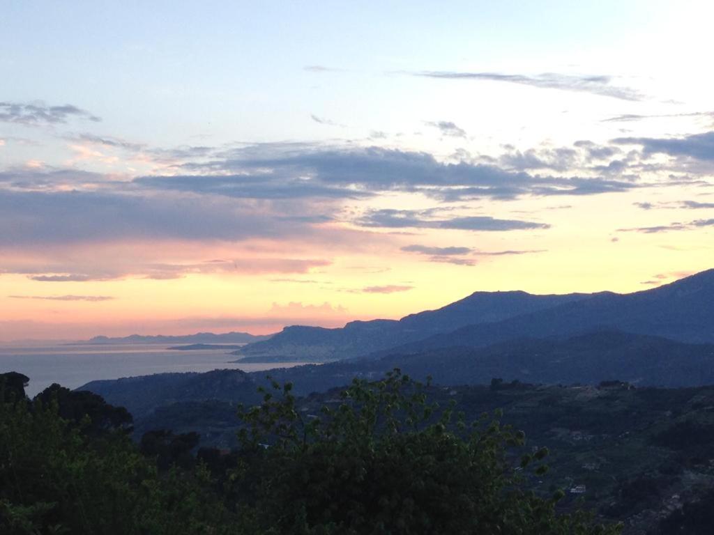 Ferienwohnung Sunset With View In Seborga Exterior foto