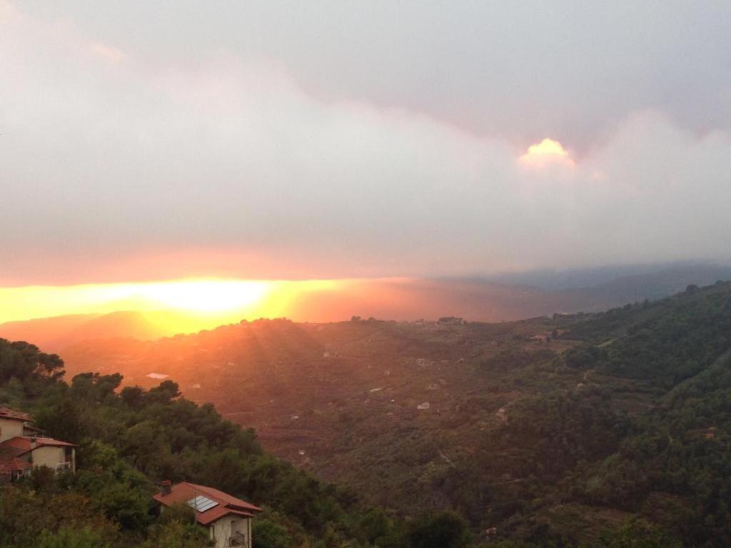 Ferienwohnung Sunset With View In Seborga Exterior foto